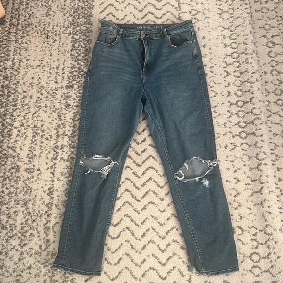 AE Distressed Curvy Mom Jean - Size 16 - Picture 1 of 3